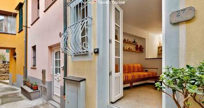 The apartment Il Baluardo is the best refuge for a dream holiday in Manarola, where you can enjoy the nature and the local culture, living a unique and an unforgettable experience.Situated on 4 levels, it will offer you all the comfort that you need to r