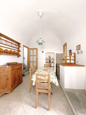 Dining - Fairytale stone house in the border triangle of Tuscany, Liguria & Emilia-Romagna (Castagnetoli)