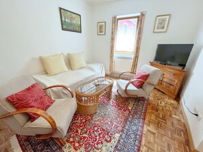 Living area - Fairytale stone house in the border triangle of Tuscany, Liguria & Emilia-Romagna (Castagnetoli)