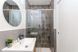 Shower, hair dryer, bidet, towels - VivimiHome - Bea House (Milan)