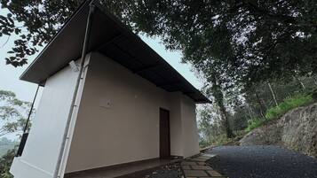 Superior Studio Suite | Premium bedding, free WiFi, bed sheets