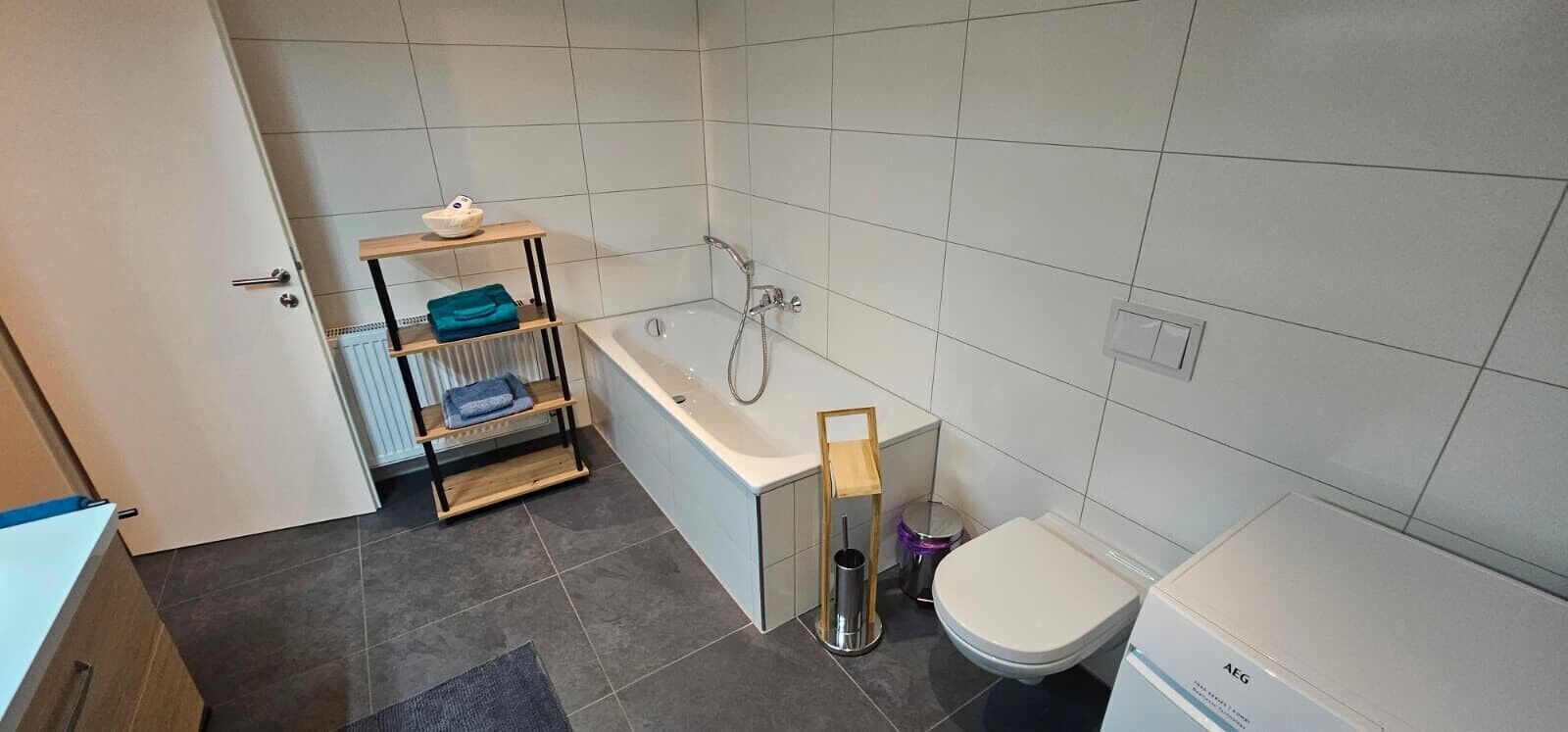 Ducha, secador de pelo y toallas