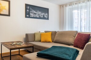 TV - Apartment 'Winder' with Mountain View, Private Terrace and Wi-Fi (Lustenau)