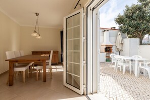 Outdoor dining - 4 bedroom villa with patio by AlgarveManta (2V4) (Manta Rota)