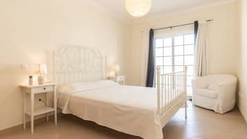 Iron/ironing board, free WiFi, bed sheets