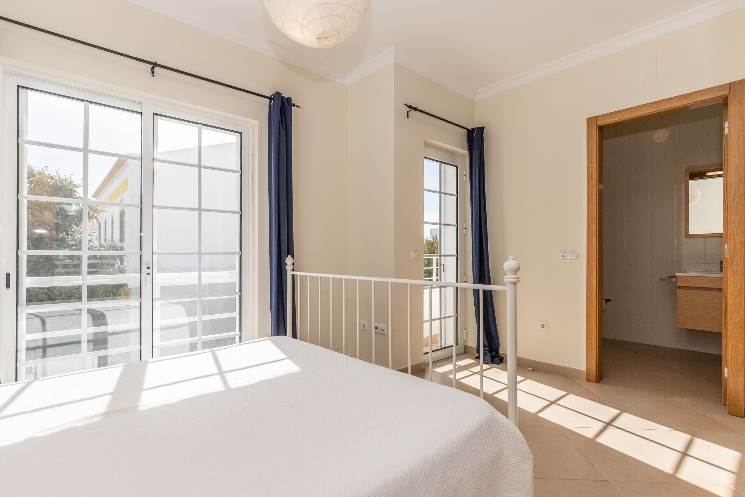 Bügeleisen/Bügelbrett, kostenloses WLAN, Bettwäsche