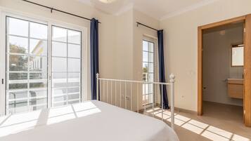 Bügeleisen/Bügelbrett, kostenloses WLAN, Bettwäsche