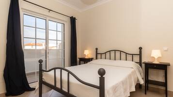 Bügeleisen/Bügelbrett, kostenloses WLAN, Bettwäsche