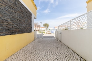 Property grounds - 4 bedroom villa with patio by AlgarveManta (2V4) (Manta Rota)