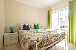 Fer et planche à repasser, Wi-Fi gratuit, draps fournis