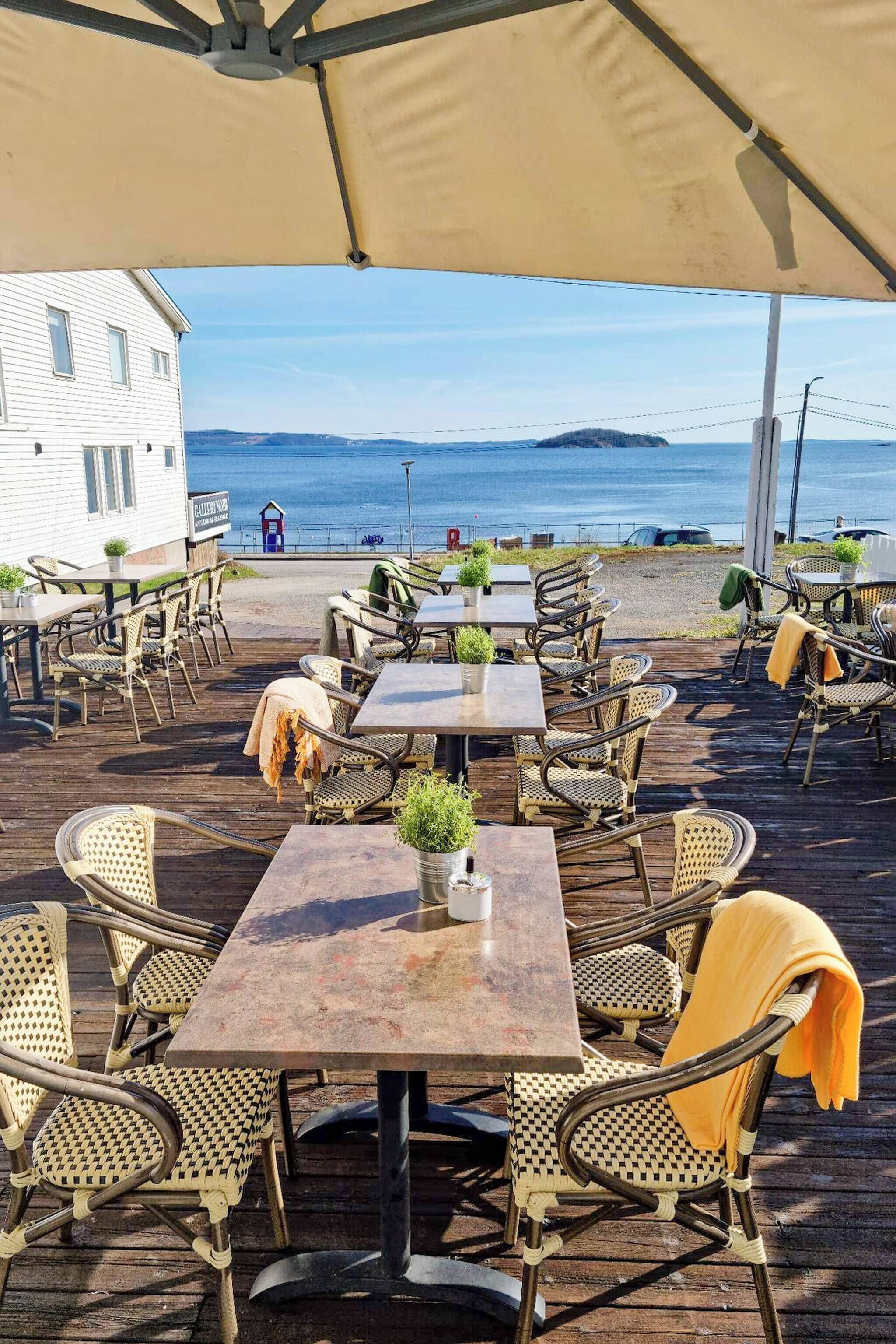 Cabin, 1 Bedroom, Hot Tub | Dining room