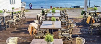 Black Mirror , Jacuzzi all Year