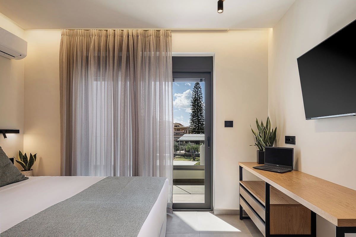 Villa Ekfrasis | Literie hypoallergénique, coffres-forts dans les chambres