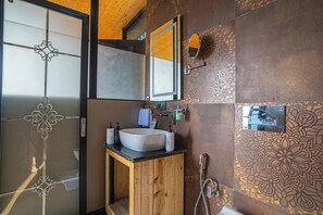 Bathroom - Alaya Stays Echo By The Lakes (Bhimtal)