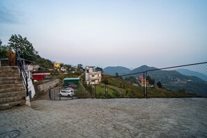 Villa - balkon - udsigt til have | Overnatningsstedets område