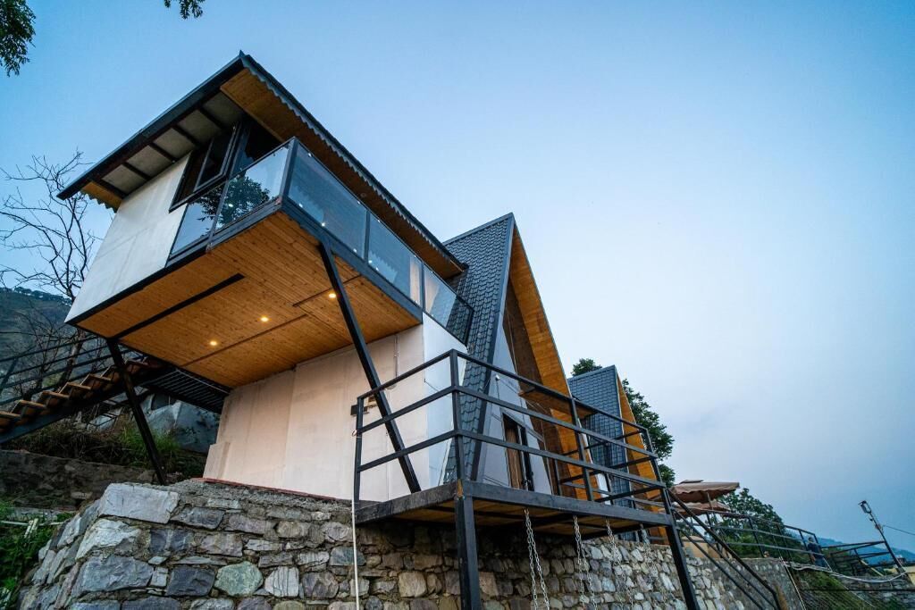 Villa - balkon - udsigt til have | Udendørsområde