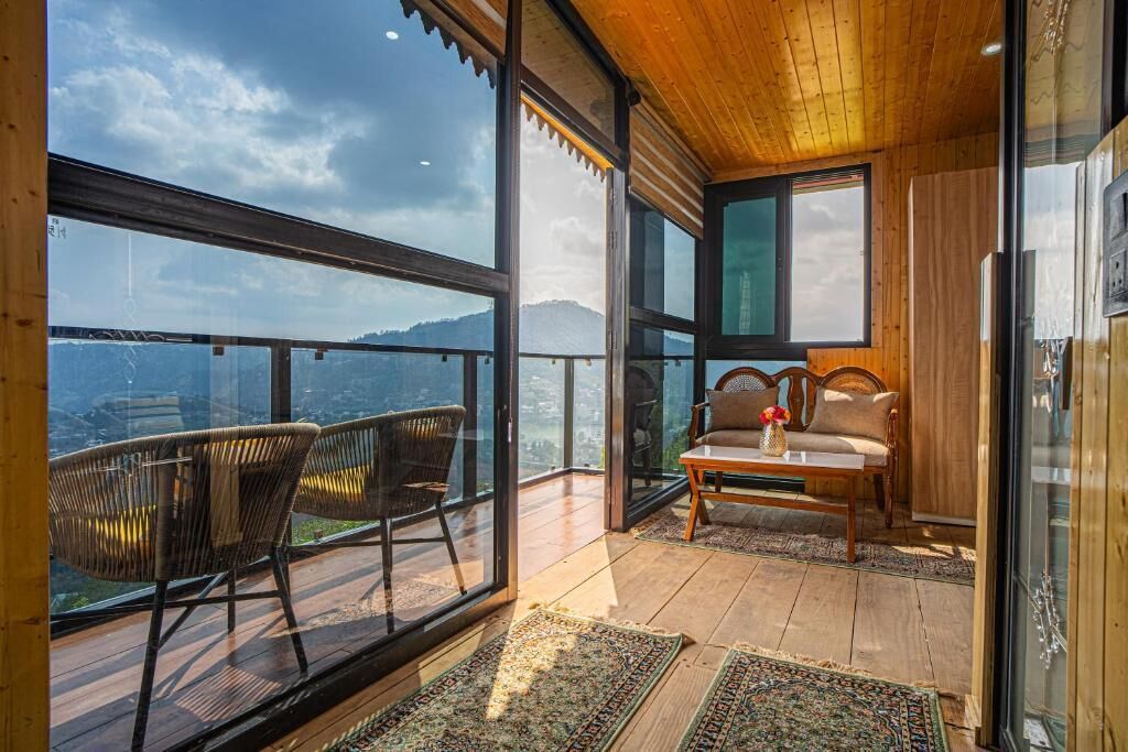 Villa - balkon - udsigt til have | Interiør