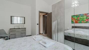 3 chambres, fer et planche Ă repasser