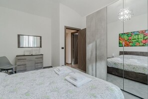 3 bedrooms, iron/ironing board - GuestHost - Cozy 70sqm apartment located on the second floor of a building with an elevator (NOT for disabled people)The apartment is situated in a quiet area of Turin, close to Parco Millefonti and the Po River, ideal for walks and outdoor activities. W (Turin)