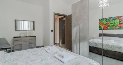 GuestHost - Cozy 70sqm apartment located on the second floor of a building with an elevator (NOT for disabled people)The apartment is situated in a quiet area of Turin, close to Parco Millefonti and the Po River, ideal for walks and outdoor activities. W