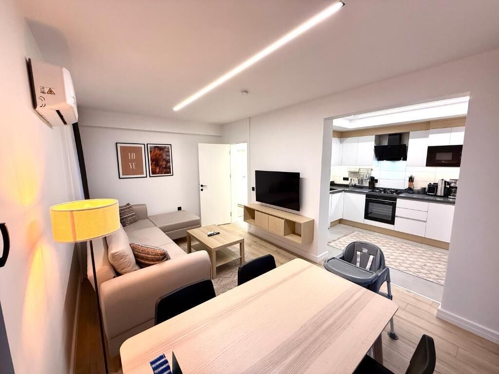 Family Suite, City View | Living area