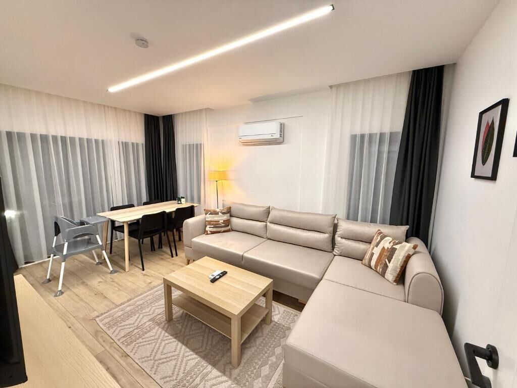 Familiesuite - byudsigt | Opholdsområde | 55-tommers smart-tv med satellitkanaler