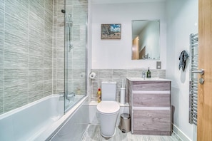 Apartment, 2 Bedrooms, Balcony, City View | Bathroom - City View Apartment Near Manchester City Centre (Salford)