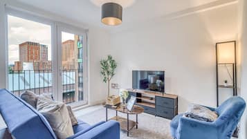 Apartment, 2 Bedrooms, Balcony, City View | Living room