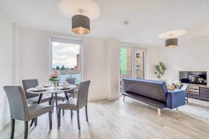 Apartment, 2 Bedrooms, Balcony, City View | Dining room - City View Apartment Near Manchester City Centre (Salford)