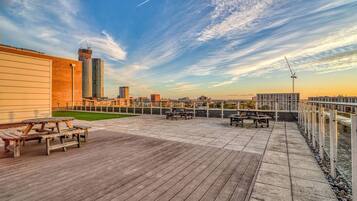 Apartment, 2 Bedrooms, Balcony, City View | Outdoor dining