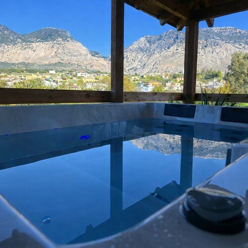 Zaros Traditional House - Private Hot Tub Retreat