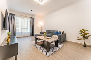 TV - Compact 1BR, Just A Minute Drive to At the Top Burj Khalifa - Ontario Tower, Business Bay (Dubai)