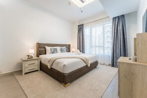 1 bedroom, iron/ironing board, free WiFi, bed sheets - Compact 1BR, Just A Minute Drive to At the Top Burj Khalifa - Ontario Tower, Business Bay (Dubai)