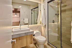 Exclusive Apartment | Bathroom | Shower, hair dryer, towels, soap - Artline Barranco (Lima)