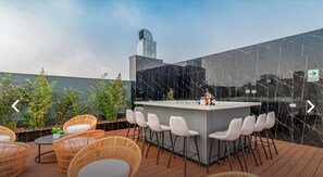 Apartamento | Bar (en el alojamiento)