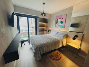 สแตนดาร์ดอพาร์ทเมนท์, ระเบียง, วิวทะเล | ผ้าม่านกันแสง, เตารีด/โต๊ะรีดผ้า, Wi-Fi ฟรี