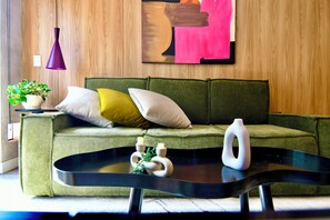 สแตนดาร์ดอพาร์ทเมนท์, ระเบียง, วิวทะเล | บริเวณนั่งเล่น