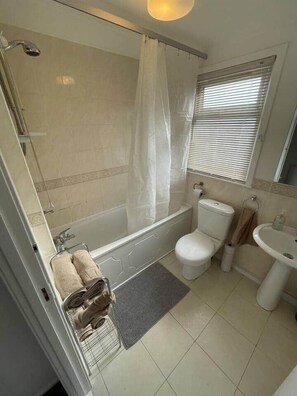 Hair dryer - 1- Bedroom Semi-detached Chalet Uddingston Glasgow (Uddingston)