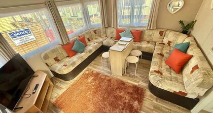 Deluxe Delta 4-bedroom Caravan