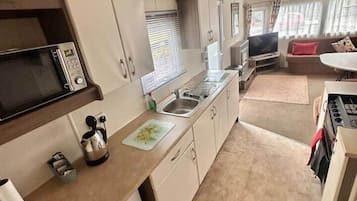 雪櫃、微波爐、焗爐、爐具