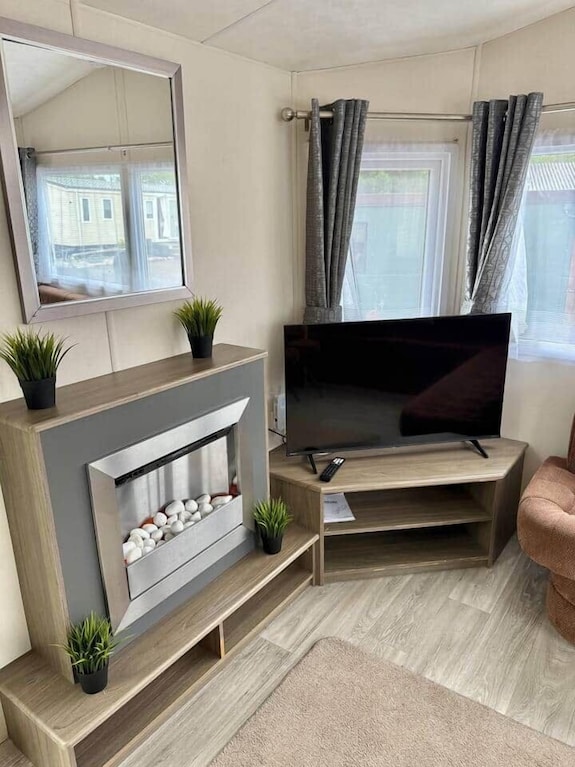 Four-bed Delta Caravan, Glasgow - Glasgow