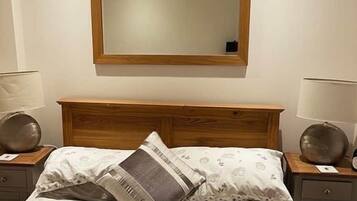 Iron/ironing board, free WiFi, bed sheets