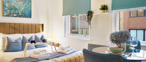 Iron/ironing board, WiFi, bed sheets