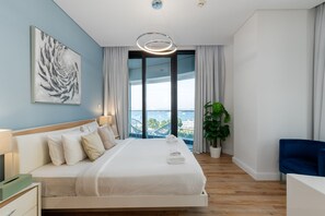 3 bedrooms, in-room safe, iron/ironing board, WiFi - Modern 3BR + Maid's | Iconic Ain Dubai Views (Dubai)