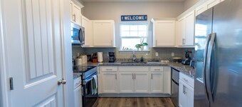 Eagle's nest with huge outdoor space! 