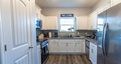 Eagle's nest with huge garden and playroom 