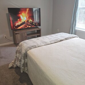 5 bedrooms, iron/ironing board, internet, bed sheets