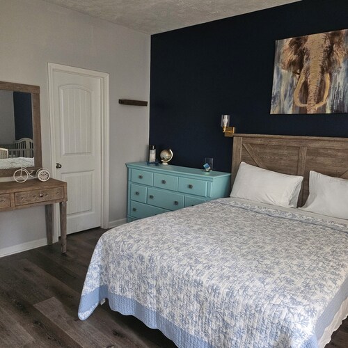 Eagle's nest with huge outdoor space! 