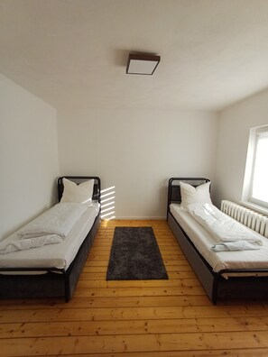 2 bedrooms, WiFi, bed sheets - Relax in Erfurt - Welcome to the Günther vacation apartment! (Erfurt)