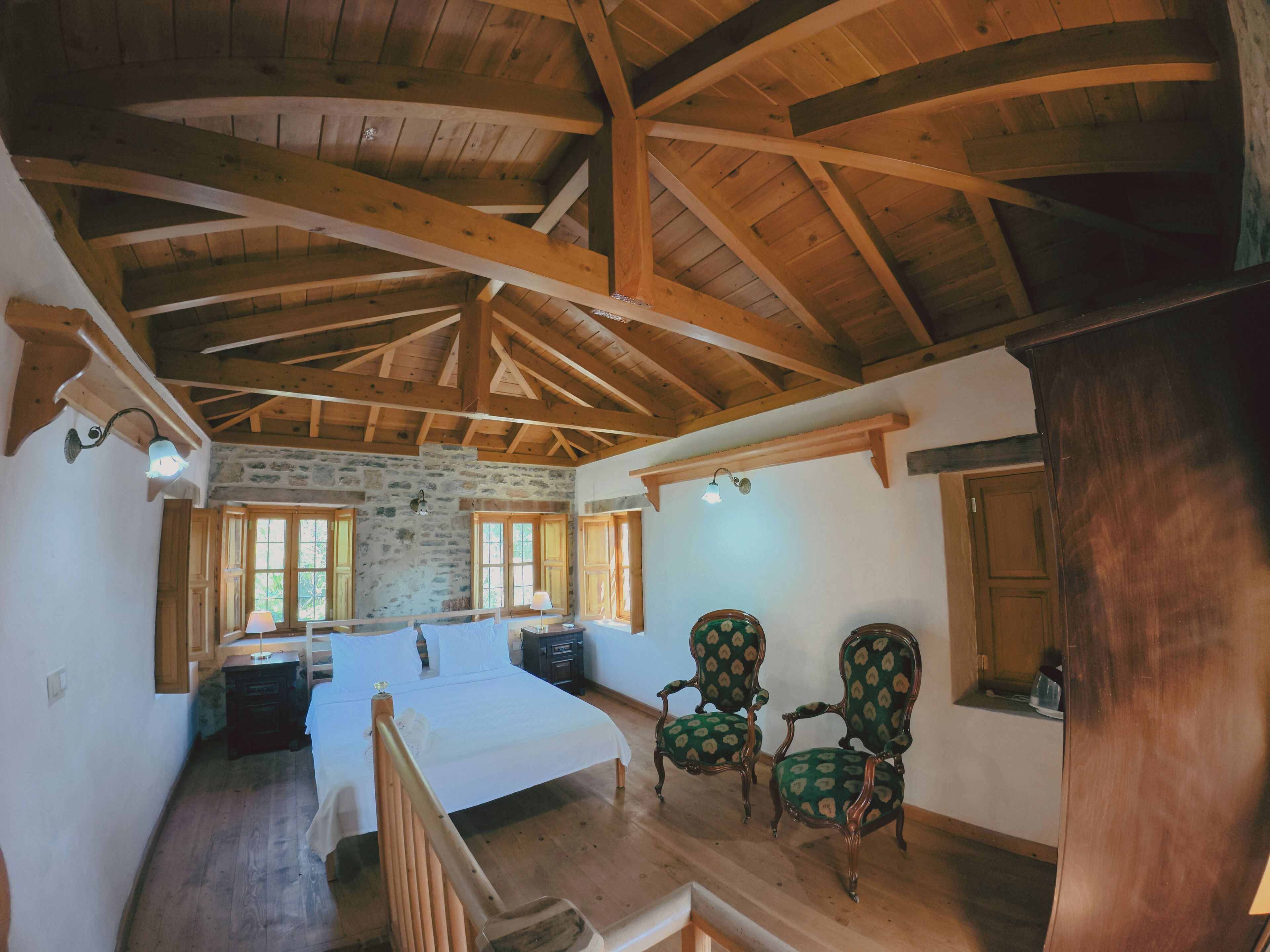 Traditional Duplex, Kitchen, Garden View | Desk, laptop workspace, iron/ironing board, free WiFi